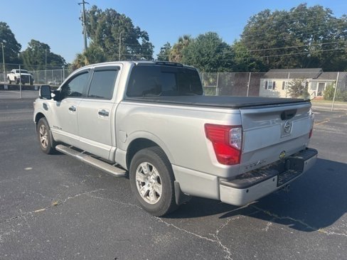 Used 2017 Nissan Titan SV image 3