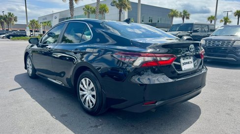 Used 2022 Toyota Camry LE image 10