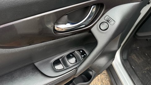 Used 2018 Nissan Rogue SV image 9