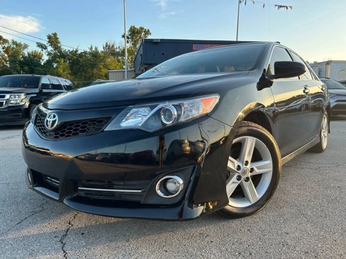 Used 2012 Toyota Camry SE image 1
