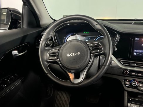 Used 2022 Kia Niro EX image 18