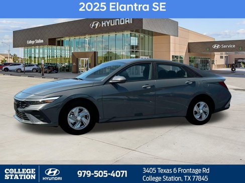 Used 2025 Hyundai Elantra SE image 2