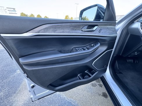 Certified 2022 Jeep Grand Cherokee L Limited image 11