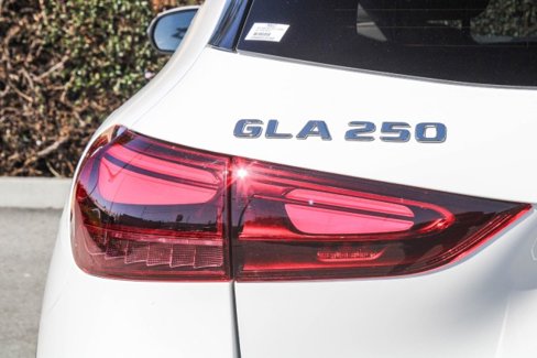 Certified 2025 Mercedes-Benz GLA 250 image 9