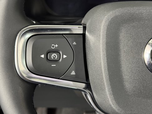 Certified 2024 Volvo XC40 B5 Plus image 29
