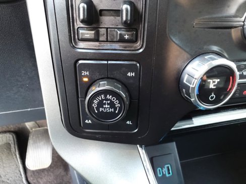 Used 2021 Ford F150 Lariat w/ Trailer Tow Package image 23