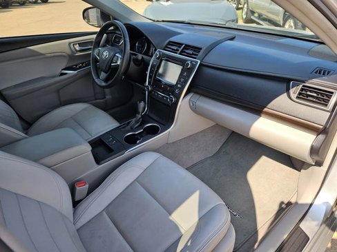 Used 2017 Toyota Camry XLE image 32
