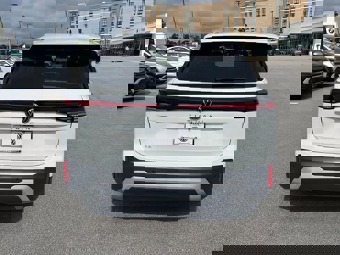 New 2025 Volkswagen Tiguan SE image 4