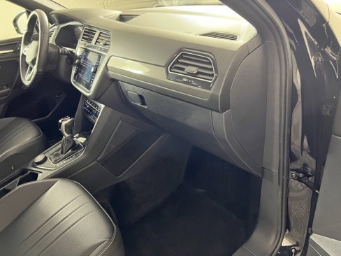 Used 2024 Volkswagen Tiguan SE R-Line image 23