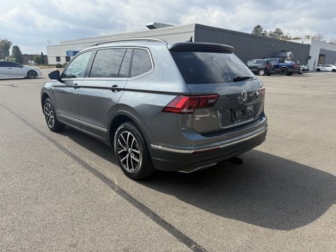 Used 2021 Volkswagen Tiguan SE w/ Panoramic Sunroof Package image 8