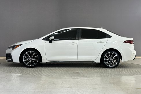 Used 2022 Toyota Corolla SE image 2