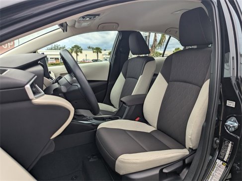 Used 2025 Toyota Corolla LE image 5