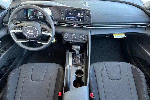 New 2025 Hyundai Elantra SE image 10