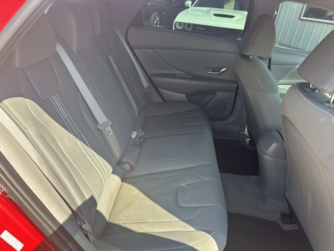 Used 2023 Hyundai Elantra SEL w/ Convenience Package image 9
