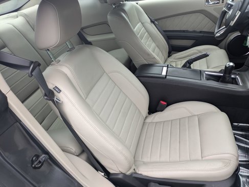 Used 2010 Ford Mustang GT image 18
