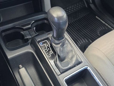 Used 2018 Toyota Tacoma SR image 16