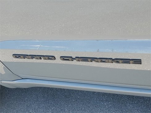 Used 2021 Jeep Grand Cherokee Laredo X image 28