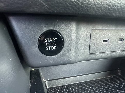 Used 2024 Nissan Rogue S image 34