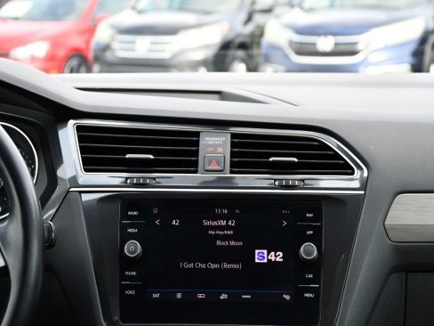 Used 2018 Volkswagen Tiguan SEL image 27