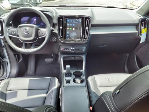 New 2025 Volvo XC40 B5 Core w/ Climate Package image 8