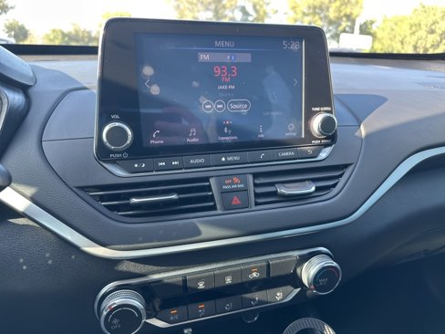 Used 2021 Nissan Altima 2.5 SV image 3
