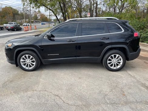 Used 2019 Jeep Cherokee Latitude w/ Popular Appearance Group image 8