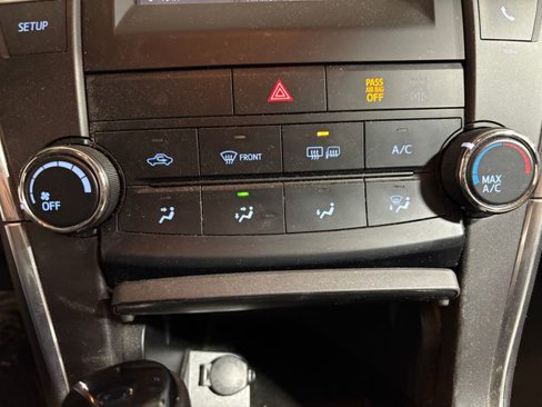 Used 2017 Toyota Camry SE image 10