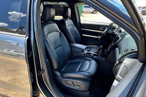 Used 2018 Ford Explorer XLT w/ Equipment Group 202A image 8