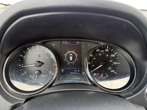 Used 2019 Nissan Rogue SV w/ Premium Package image 16