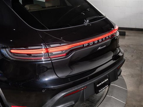 Used 2025 Porsche Macan image 29