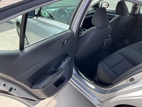 Used 2023 Nissan Altima 2.5 SV image 9