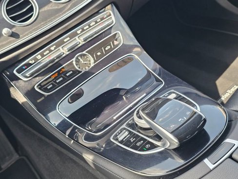 Used 2017 Mercedes-Benz E 300 4MATIC image 35