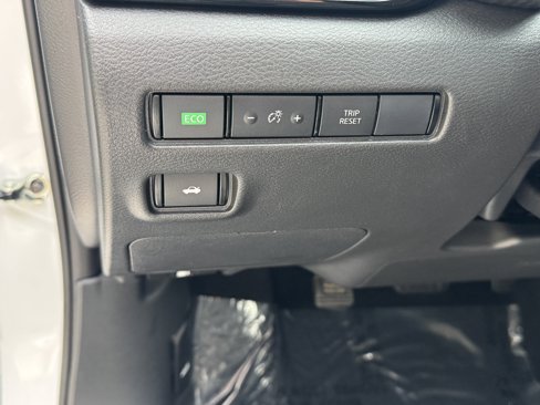 Used 2024 Nissan Sentra SR w/ SR Premium Package image 16