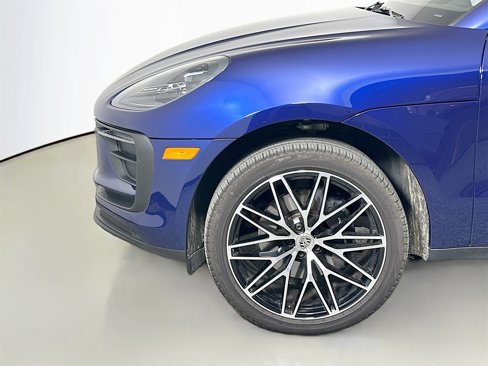 Certified 2025 Porsche Macan image 11