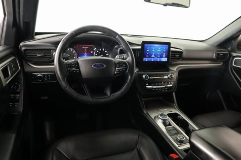 Used 2020 Ford Explorer XLT image 2