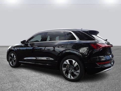 Used 2022 Audi e-tron Premium w/ Towing Package image 6