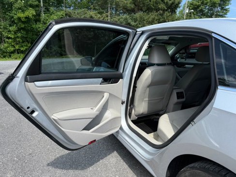 Used 2013 Volkswagen Passat TDI SE image 29