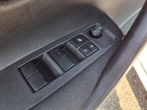 Used 2022 Toyota Corolla LE image 10