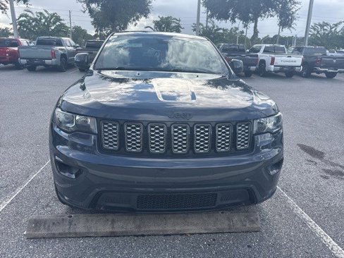 Used 2018 Jeep Grand Cherokee Altitude image 3