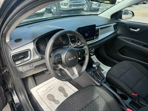 Used 2023 Kia Rio LX image 3