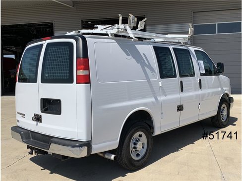 Used 2015 Chevrolet Express 2500 image 3