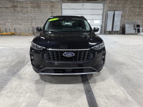 Used 2023 Ford Escape SE w/ PHEV Premium Package image 2