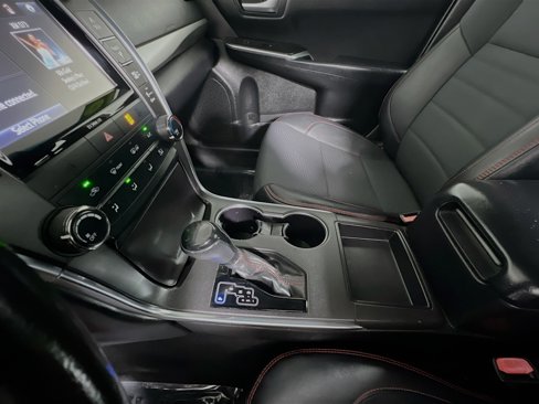 Used 2016 Toyota Camry SE image 24