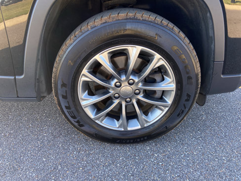 Used 2020 Jeep Cherokee Latitude Plus image 13
