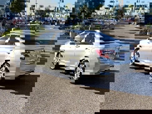 Used 2014 Toyota Camry image 3