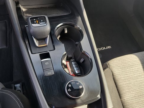 Used 2022 Nissan Rogue SV image 26