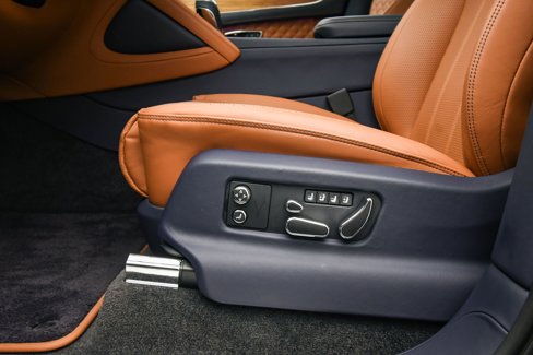 Used 2023 Bentley Bentayga image 43