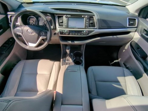 Used 2015 Toyota Highlander XLE image 25