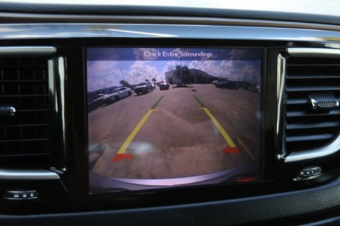 Used 2019 Chrysler Pacifica Touring-L image 4