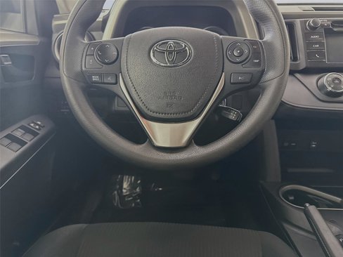 Used 2018 Toyota RAV4 LE image 32